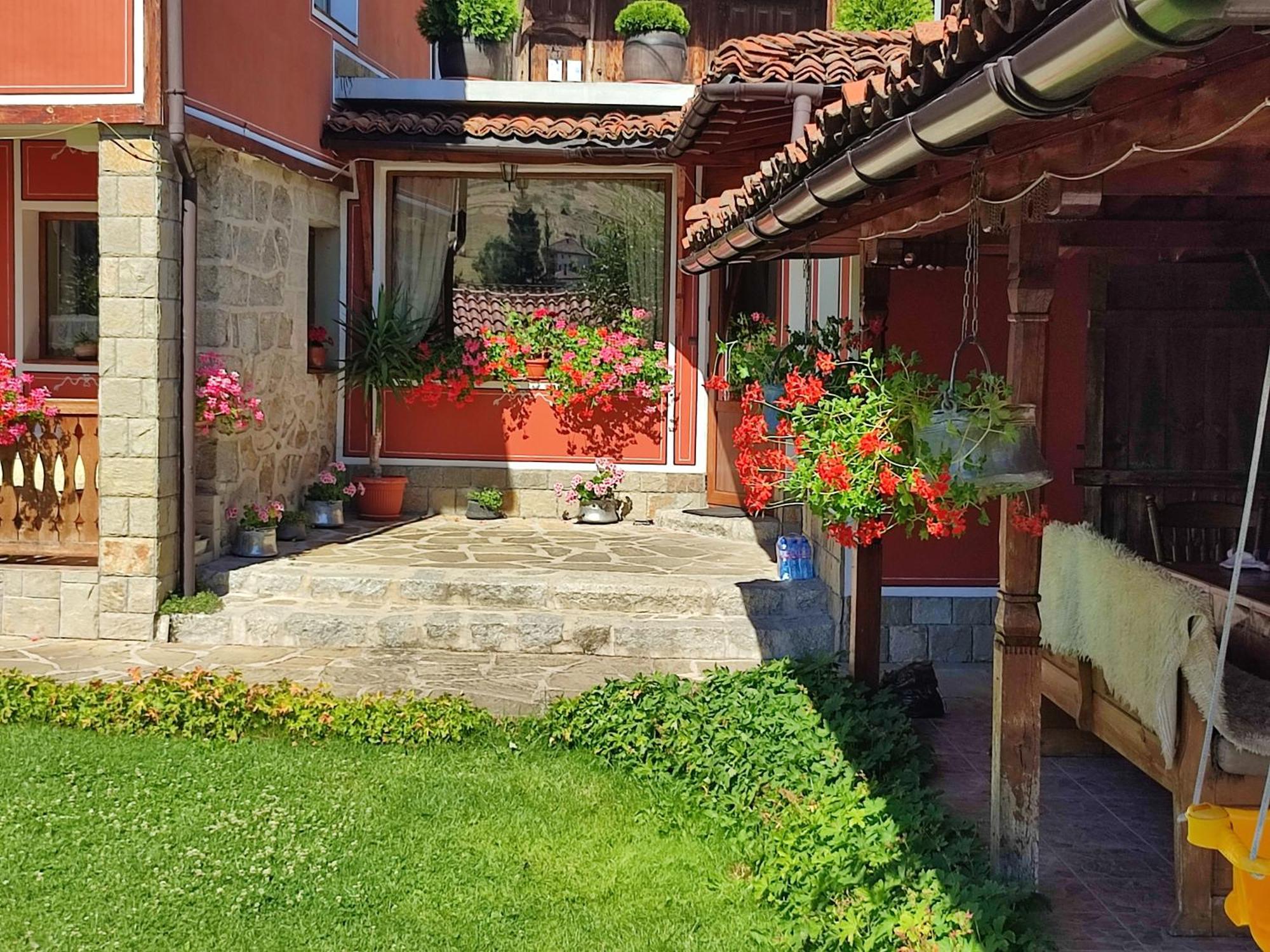 Радкината Къща Hotel Koprivshtitsa Bagian luar foto